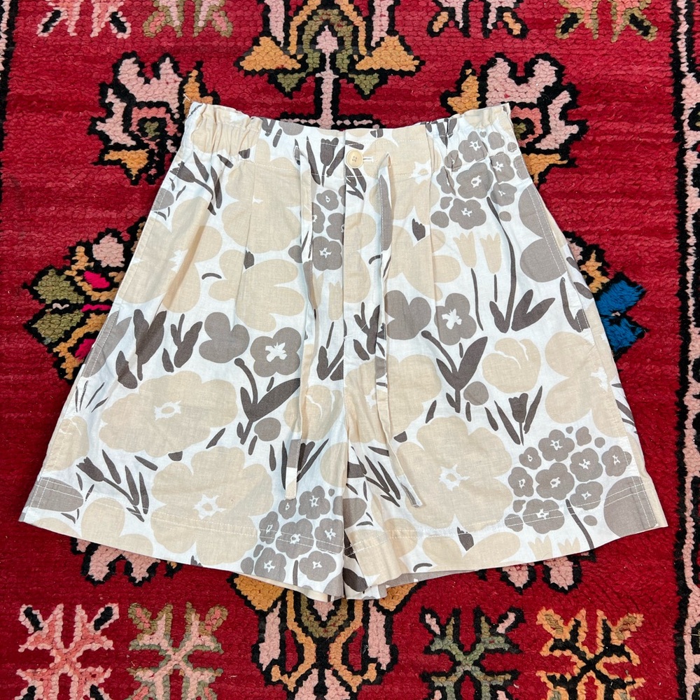 NWT Marimekko Beige and Gray Floral Women Shorts